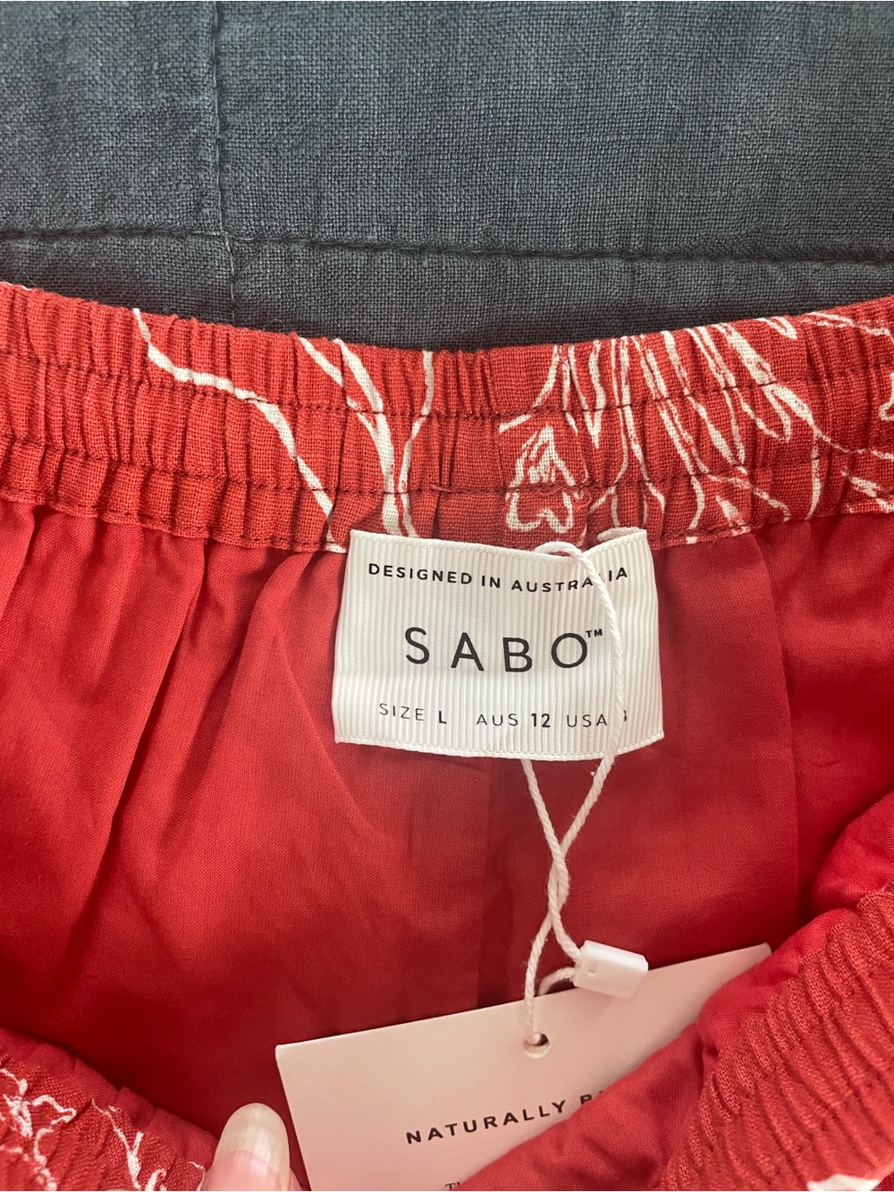 Sabo Skirt Red Shell-Print Drawstring Shorts NWT US size 8 - Picture 2 of 10